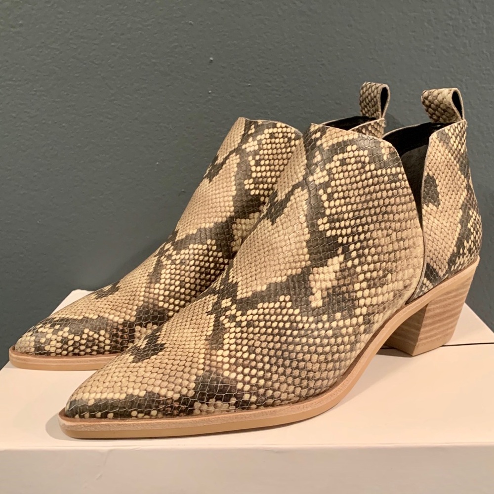 Dolce Vita Sonni Western Booties